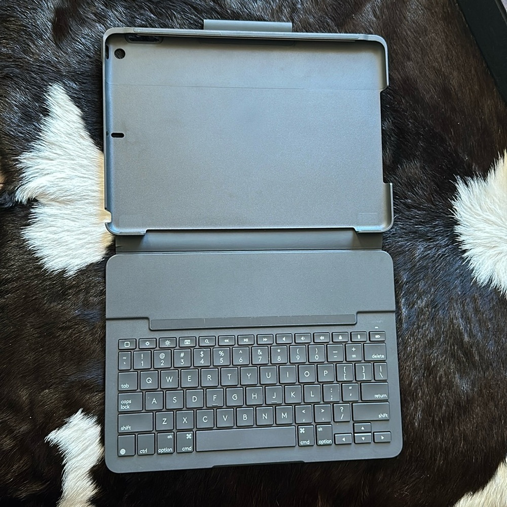 Logitech 10” iPad case & keyboard